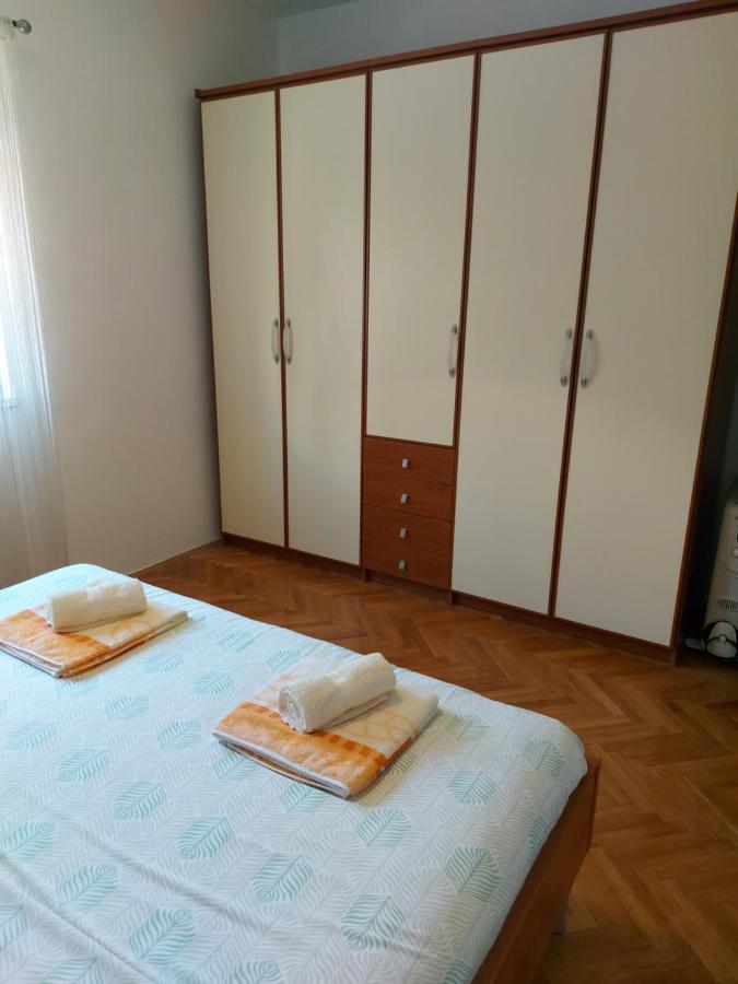 Apartman Stefan Lägenhet Karlobag Exteriör bild