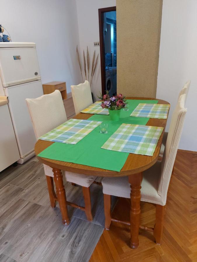 Apartman Stefan Lägenhet Karlobag Exteriör bild