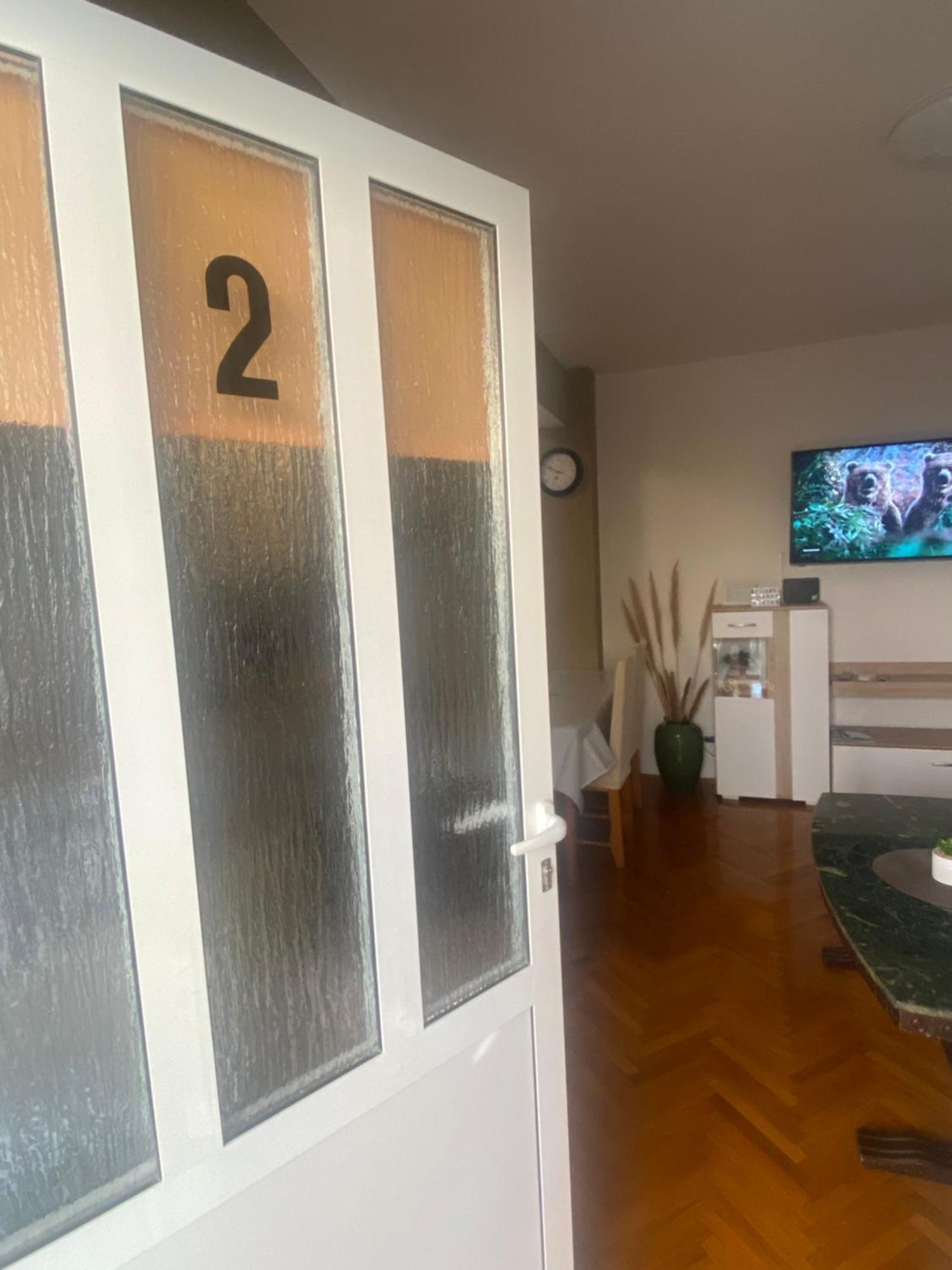 Apartman Stefan Lägenhet Karlobag Exteriör bild