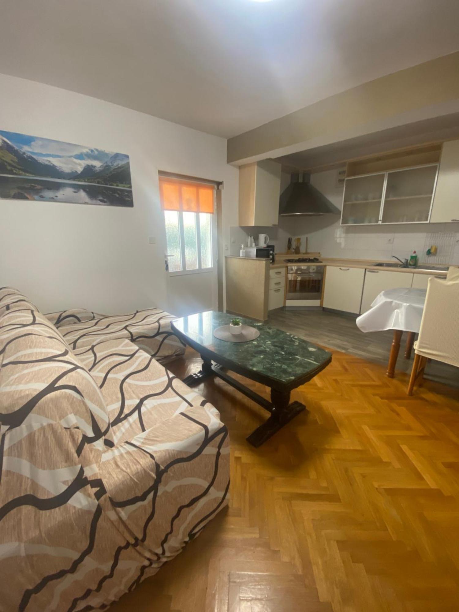 Apartman Stefan Lägenhet Karlobag Exteriör bild